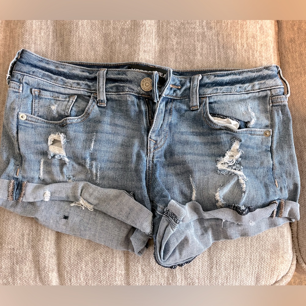 Express size 2 light was distressed shorts